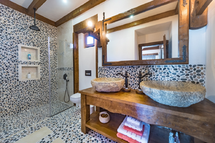 Villa Elmalı Restroom Views