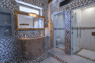 Villa Gemile Bath & Restroom Views