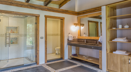 Bathroom with wooden details and large double-sink counter