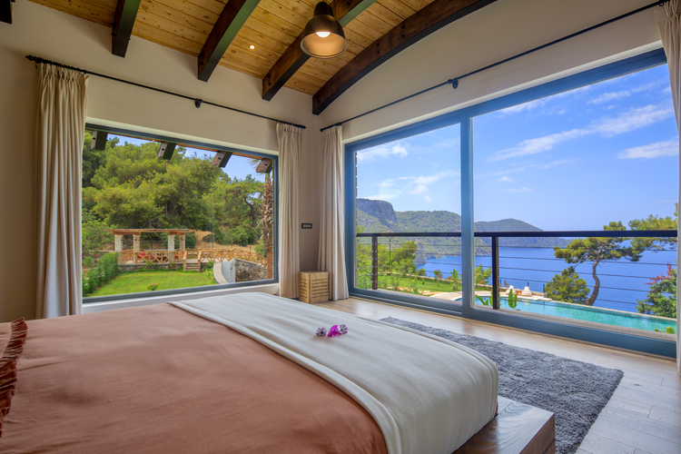 The Difference Between a Luxury Villa and a Luxury Estate