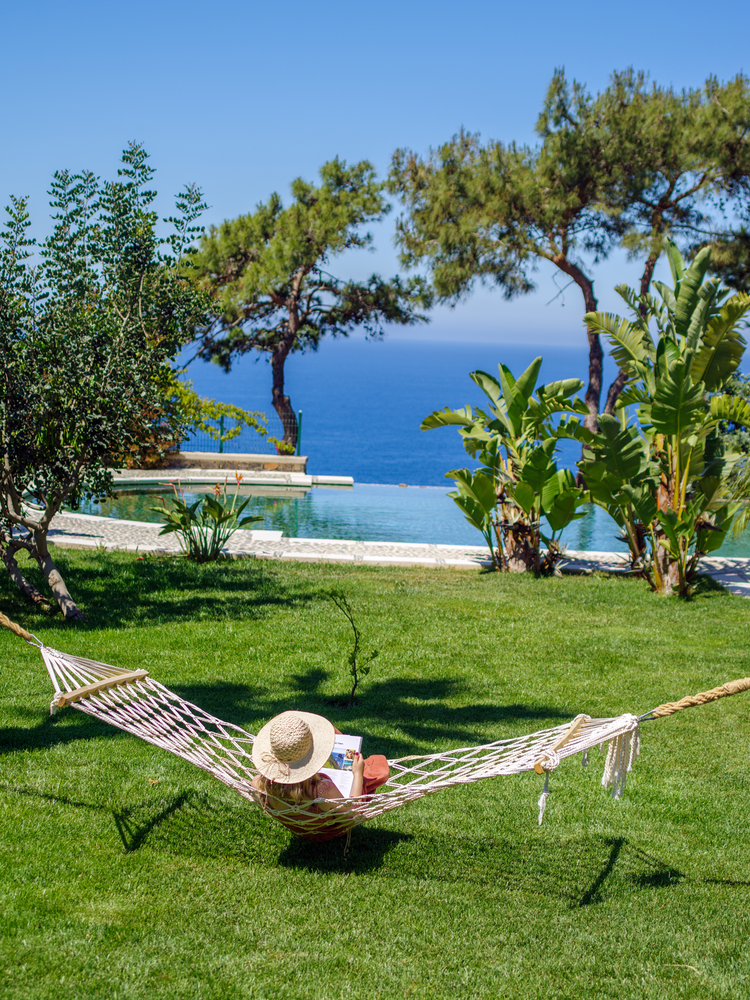 The Geography of Silence on the Mediterranean Coast