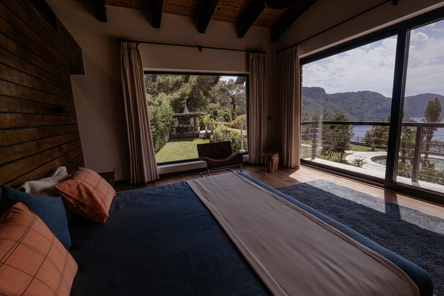 Master bedroom with panoramic garden and Mediterranean bay views